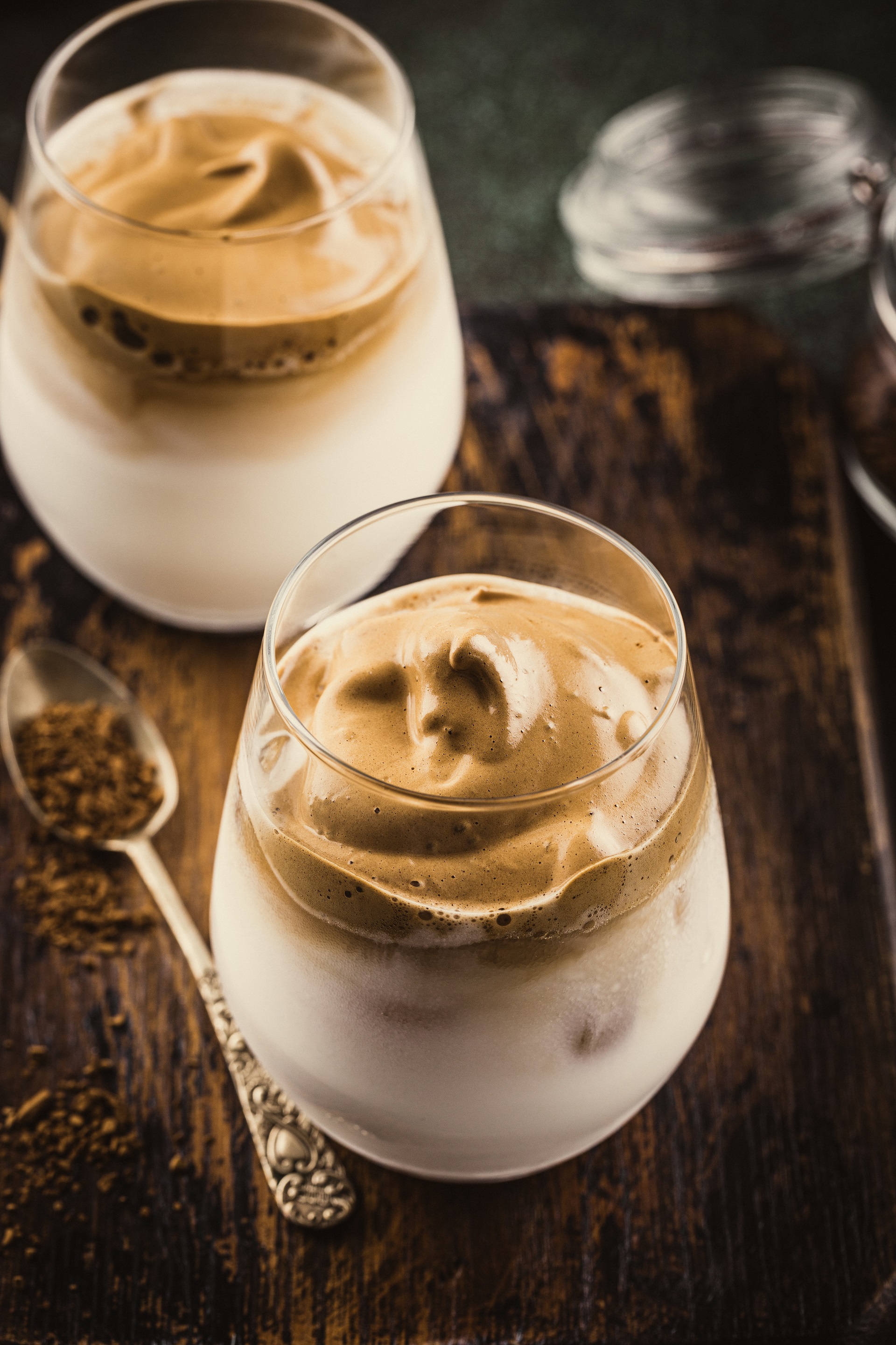 Dalgona coffee με αφρό καφέ και γάλα