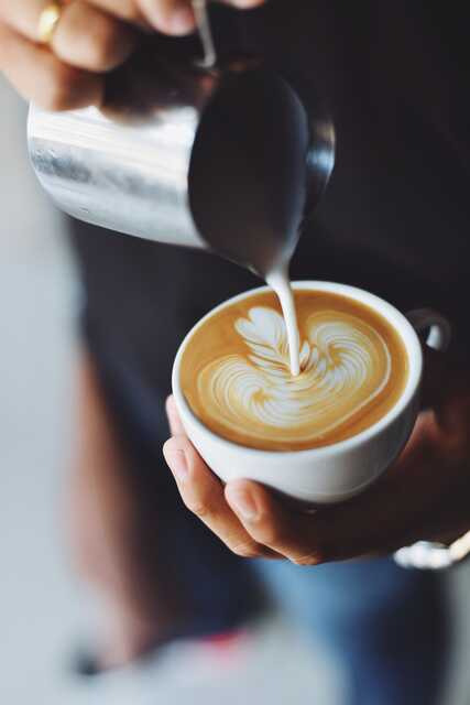 Latte art: πώς να αρχίσετε να σχεδιάζετε στο φλιτζάνι